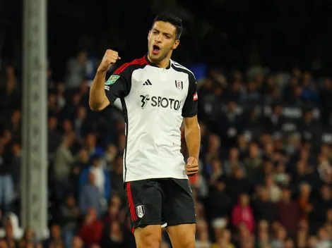 Raúl Jiménez es reconocido por el Fulham tras este golazo