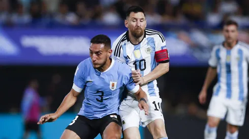 Cáceres hizo una gran marca sobre Messi en La Bombonera.