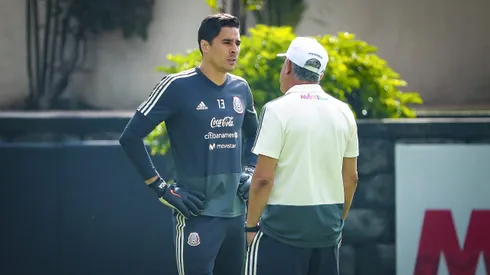 Ricardo Ferretti y Guillermo Ochoa con la Selección Mexicana.