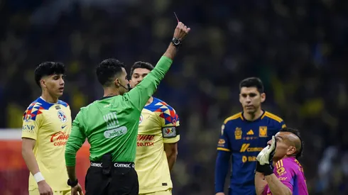 Nahuel Guzmán dejó a Tigres con nueve hombres en la Final.