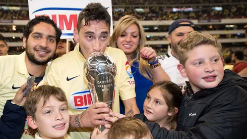 El multicampeón azulcrema Rubens Sambueza se retiró del futbol.