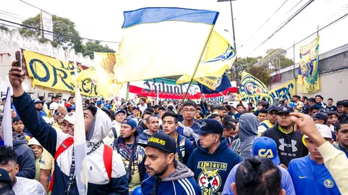 Decenas de aficionados americanistas despidieron al plantel antes de la Ida de la Final.
