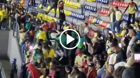 Bronca en las tribunas del Estadio Azteca.
