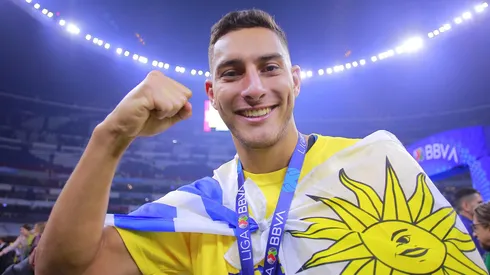 Cáceres no quiere irse de América sin dejarles una buena suma económica.