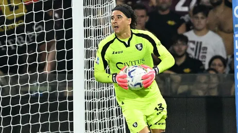 Guillermo Ochoa ha sido suplente con Salernitana.