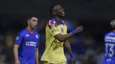 Le anulan 4 goles a Julián Quiñones en el Clásico Joven.