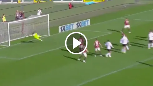 Guillermo Ochoa se lució con una gran atajada en el empate del Salernitana