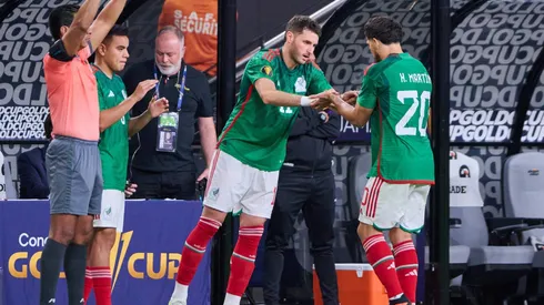 Henry Martín le gana el puesto a Santiago Giménez.