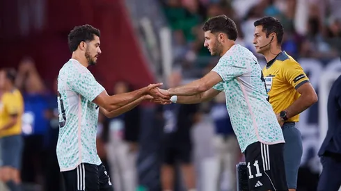 Henry Martín y Santiago Giménez compiten por la titularidad en la Selección Mexicana.
