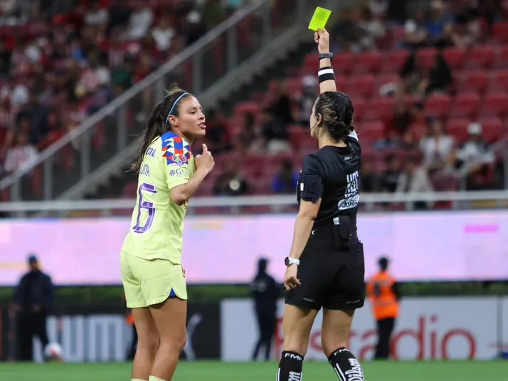 Andrea Pereira rompió el silencio sobre el arbitraje del Clásico Femenil