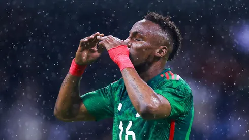 Quiñones fue señalado por no ser mexicano de nacimiento.