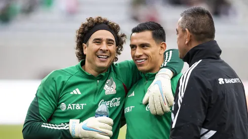 Ángel Malagón le gana la carrera a Guillermo Ochoa en el Tricolor