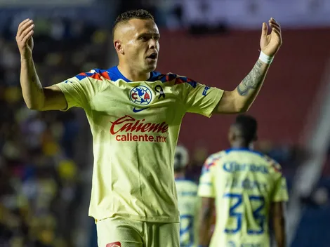 La polémica foto del Cabecita Rodríguez mientras se jugaba el América vs Atlas