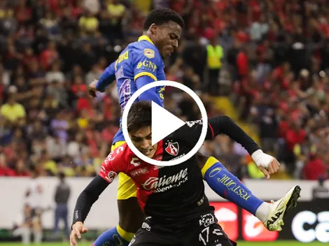 Javairo Dilrosun se luce con esta jugada de crack vs. Atlas