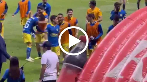 El noble gesto de Henry Martín con Chava Reyes tras su doblete ante Puebla