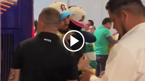 Diego Valdés y Jordan Carrillo platicaron tras el partido entre América y Santos