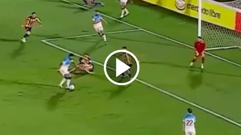 Roger Martínez marcó un golazo en la Copa Sudamericana