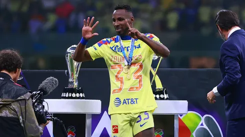 Julián Quiñones se va de América.