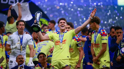 América festejó junto a su afición en el Azteca.