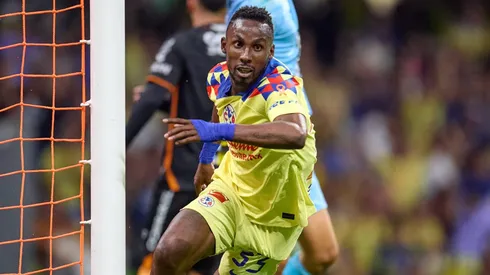 Julián Quiñones aparece en los juegos importantes.