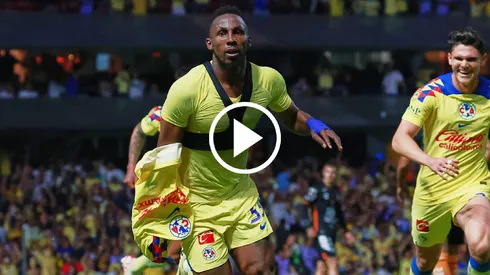 Julián Quiñones da el pase al América.