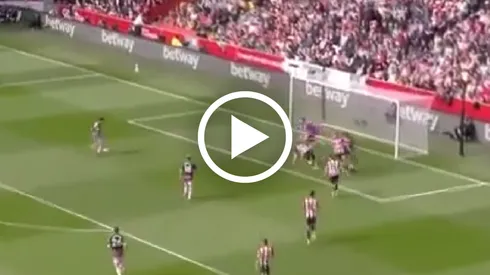 El fallo garrafal de Raúl Jiménez ante Brentford en Premier League