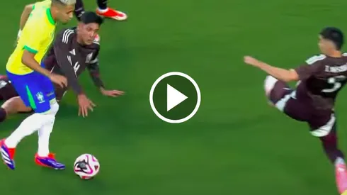 Edson Álvarez no pudo evitar el gol de Andreas Pereira