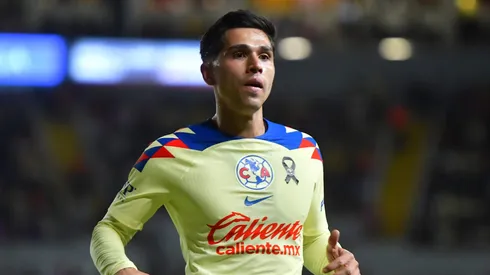 Salvador Reyes se piensa su futuro en el América.