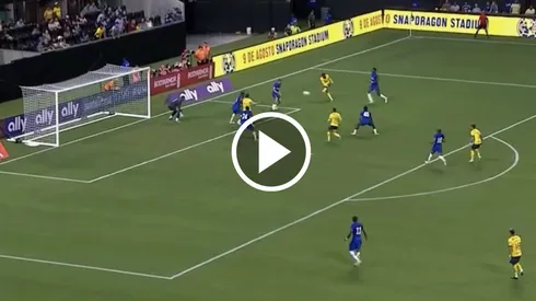 Dilrosun estuvo cerca de marcar un golazo ante Chelsea