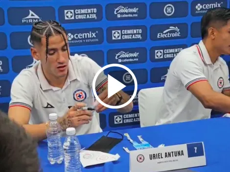 La reacción de Uriel Antuna al tener el escudo del América en sus manos