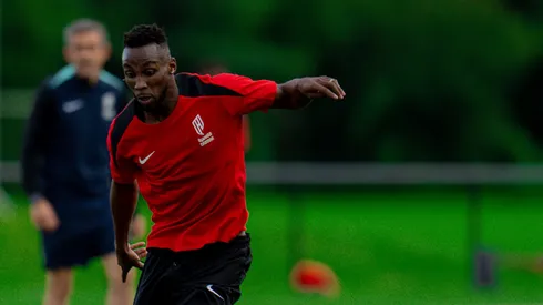 El ex Barcelona y Arsenal que jugaría con Julián Quiñones en Arabia