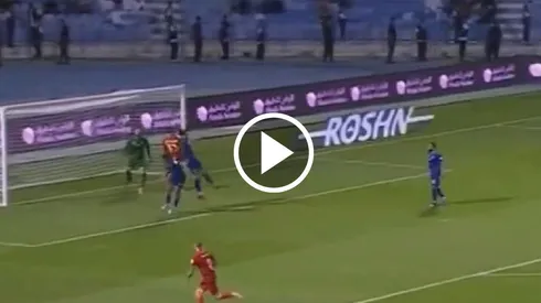 Julián Quiñones convirtió un doblete en su debut oficial