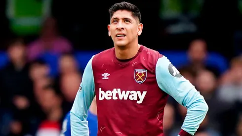 Edson Álvarez sigue recuperándose de su larga lesión.