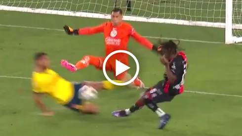 La grandiosa salvada de Sebastián Cáceres que evitó la caída de América ante Atlas