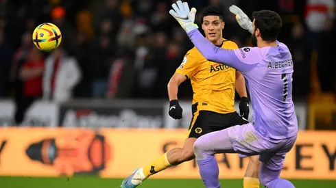 Raúl Jiménez participó de la gran goleada.