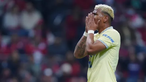 Roger se va de América.