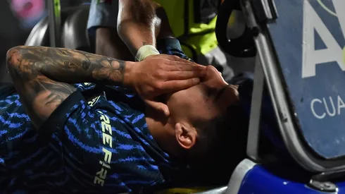 Zendejas sufrió una lesión muscular que lo hizo dejar la cancha.