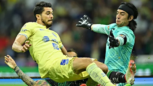 Henry Martín buscará seguir en plan goleador ante Santos.