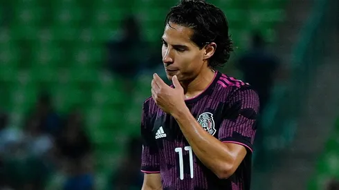 Diego Lainez le daría la espalda al América.
