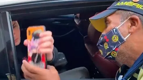 Álvaro Fidalgo se molestó con un aficionado del América.