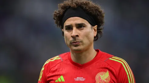 Guillermo Ochoa presume de su gran estado físico