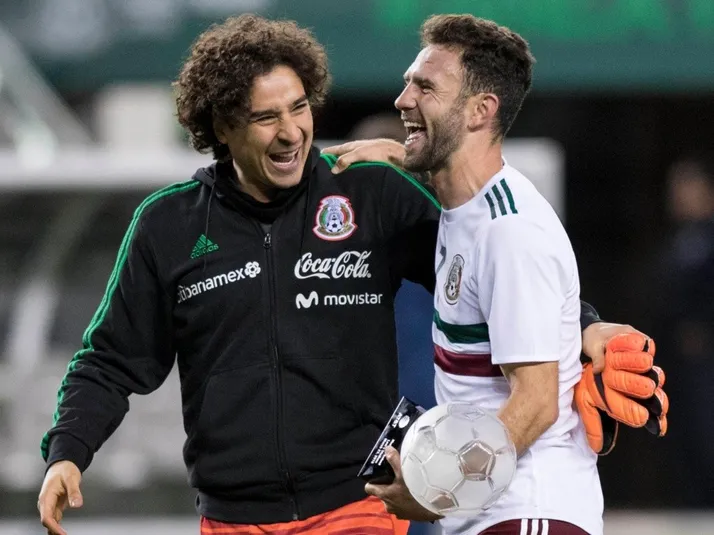 El récord de Miguel Layún que Guillermo Ochoa igualará en Europa