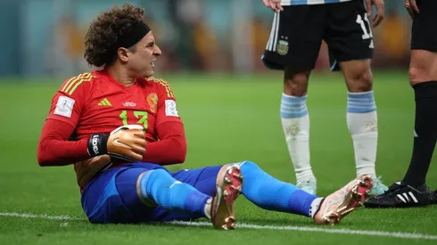Guillermo Ochoa cometió un error básico.