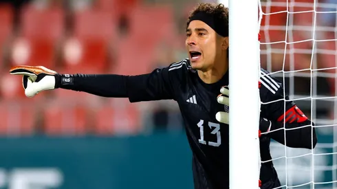 Guillermo Ochoa jugó todo el partido y recibió dos goles ante Suecia.