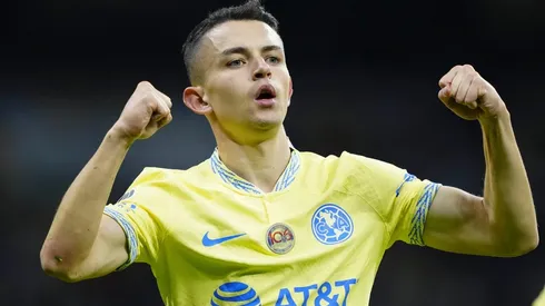 Álvaro Fidalgo se mandó un golazo.