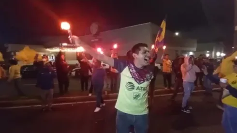 Decenas de aficionados llegaron a medianoche a Coapa