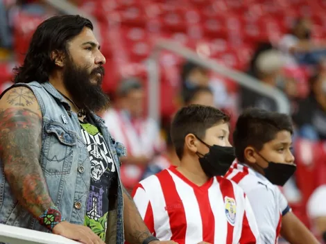 Fan de Chivas se vistió de mujer para pagar una apuesta del Clásico Nacional