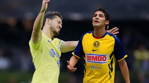 Ángel Reyna trató de consolar a Henry Martín.