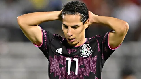 Diego Lainez recibió el apoyo de decenas de aficionados.