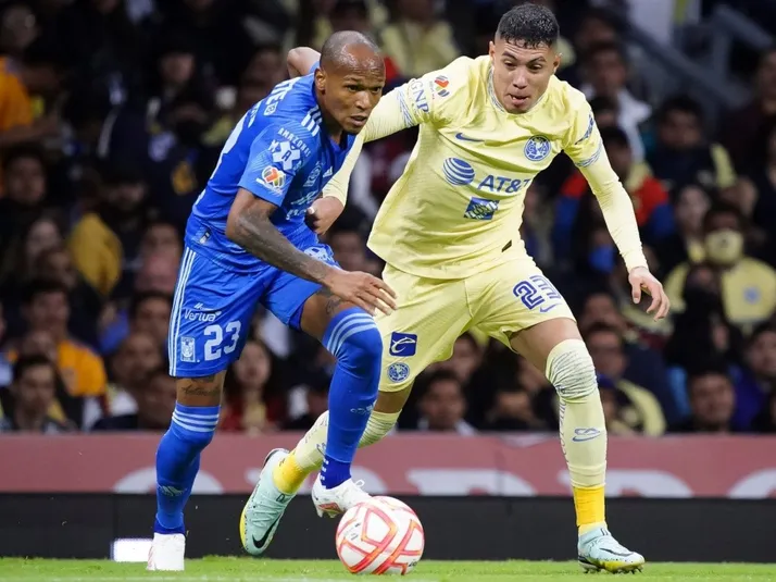 Emilio Lara se burla de Luis Quiñones de forma descarada y desata opiniones en redes